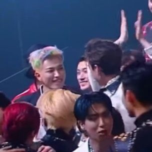 tobayeu's tweet image. bang chan and kim hongjoong! best leader friends - a thread