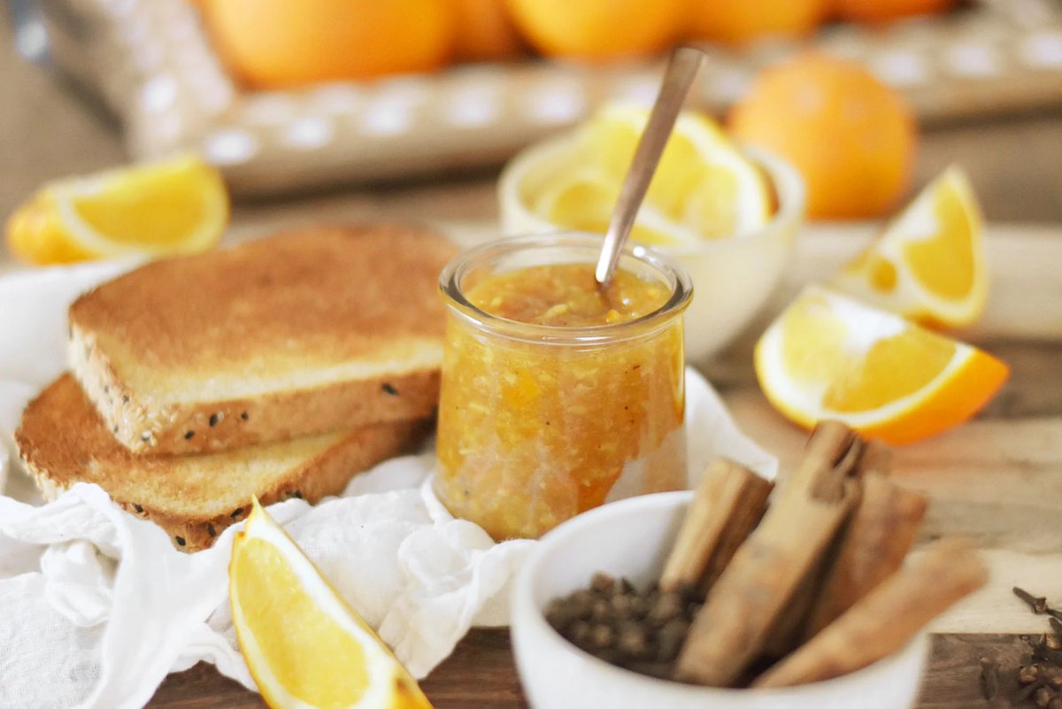 Have extra oranges on hand? Make this spiced orange marmalade, which is thickened with fruit pectin and sweetened with less sugar than traditional recipes🍊 

anthonysgoods.com/blogs/recipes/…