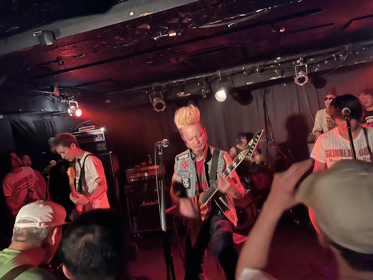 kobaFxBxD's tweet image. 最高祭、ただただ最高！！✨✨
出てるバンドも来てる皆も狂ってて最高😂
みんな気付けば酔っ払いまくりの、潰れまくり😂😂🍺🍺
このイベントはこれからもずっと続いて欲しいなぁ（笑）

来年からもFrisBeeDogはトッパーを任されました（笑）
太ちゃん、ジェームスありがと！✨
 
 #AGEOFKID
 #THEBELGA