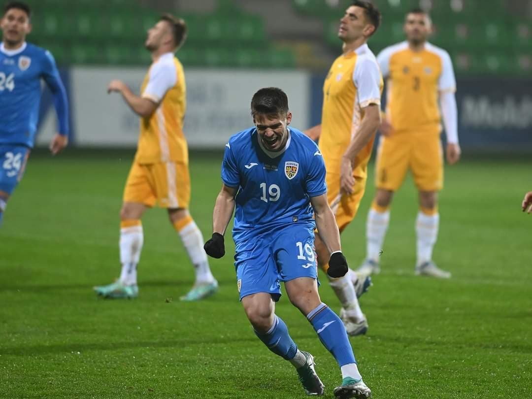 AlexScoutRo's tweet photo. La grosse stat qui parle c'est le différentiel entre l'xG et son nombres de buts. Ce n'est pas que de la réussite. Bon dribbleur (66%) souvent esseulé, moins impressionnant au duel. Potentiel joueur de sélection qui plus est.
📈 3.2 xG
⚽️ 10 goals
🎯 4 assists
#FCCG #TeamFCGB https://t.co/sftBwrfmpM