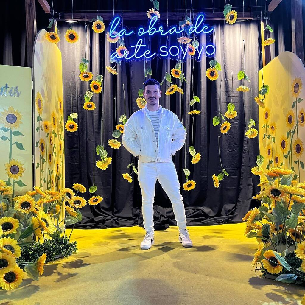 tukefran85's tweet photo. β’ Imagine Van Gogh β’ π¨β¨
#imagine #vangogh #bestoftheday #photooftheday #love #franx2 https://t.co/QKNcyIroY5 https://t.co/xvKa7rT0i2