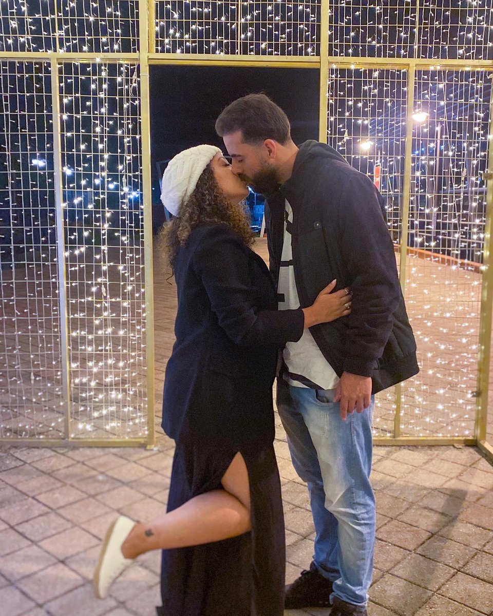 melissa_roberta's tweet photo. Só para registrar que há 8 anos o meu beijo te viciou! Hahahah 🖤 

E, independente do cenário, meu melhor lugar sempre é você. ✨ https://t.co/omzlwoEaEB