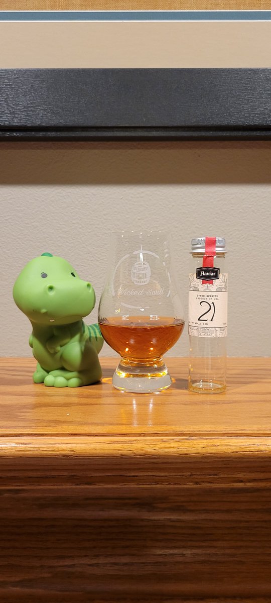 WickedSwill's tweet photo. We have #21 of the blind taste testing from @flaviar_com #adventcalendar2022
#whisky #whiskey #whiskylover #whiskysanta #yellowrosedistilling
https://t.co/zttnel5WFO https://t.co/pzfNfLyxkf