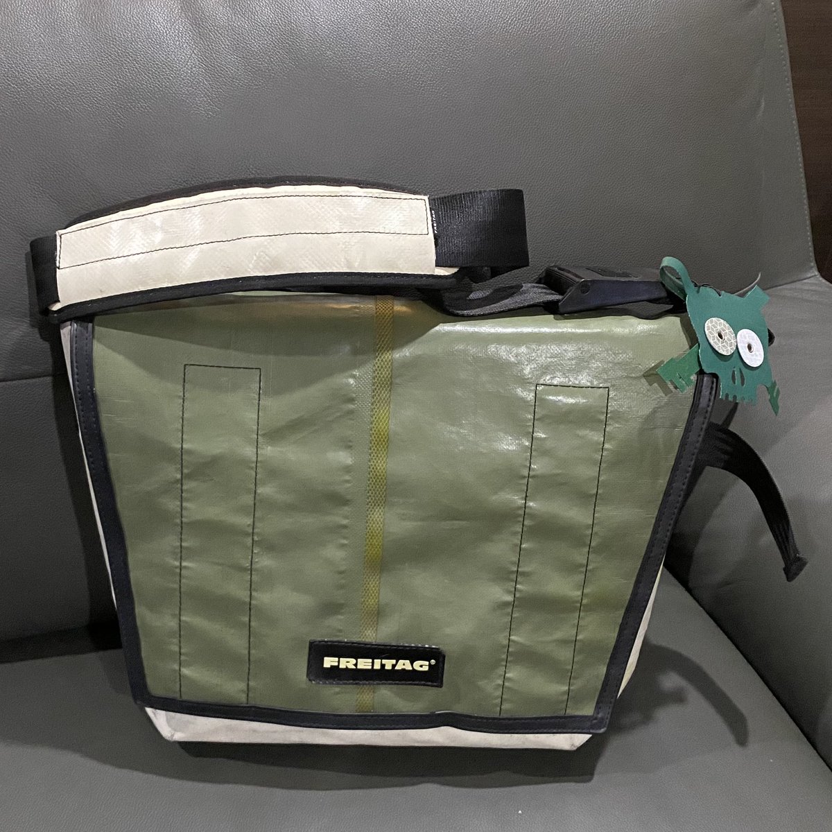 taewittawat's tweet photo. #NOTforsell
My 1st & only #FreitagDragnet
#Freitag #FRTG #FreitagMilitaryGreen
#FreitagToday #FreitagMilitary #Freitagเขียวทหาร #BagOfTheDay https://t.co/Kvuc7enAox