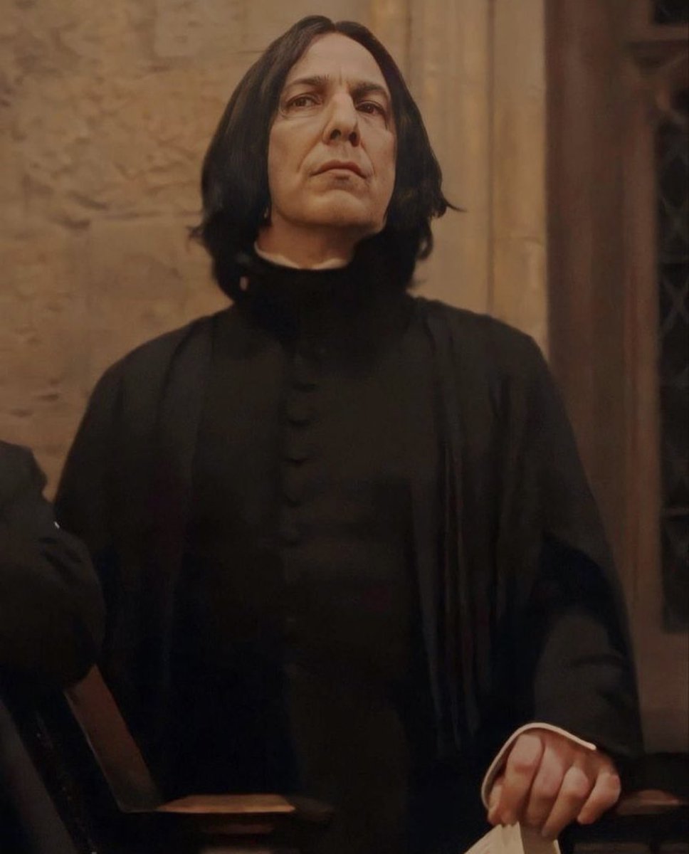 catcrzyart's tweet photo. One word: Poise. 😌 #alanrickman #severussnape #potionmaster https://t.co/JxRjgDxmSt