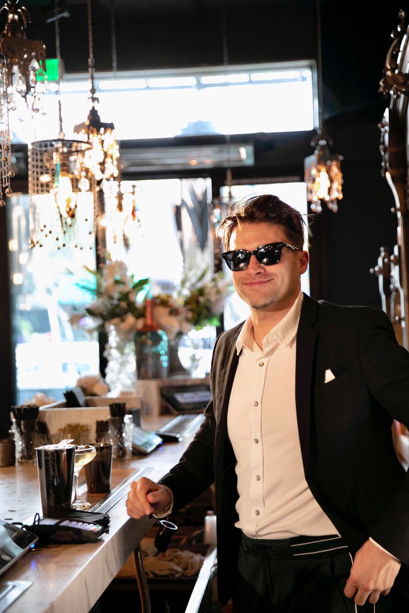 #SundayFunday and we’re ready for you! Come join us for drinks and bites!