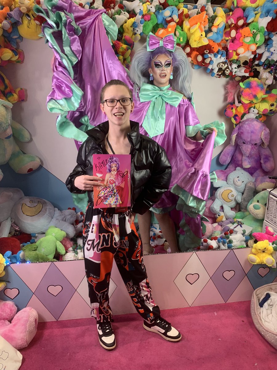 KValentinex's tweet photo. @elliediamond101 Such a sweet soul! So grateful to have met you at @RuPaulsDragCon UK💖💖💖 https://t.co/XLMvOLl0D8