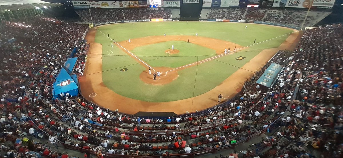 CardenalesNet's tweet photo. No hay cama pa' tanta gente.

@CardenalesDice

#ElJuegoPorDentro 
#CardenalesNetwork https://t.co/ZbK03q1S2x