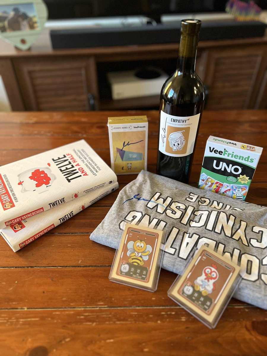 My <a href="/garyvee/">Gary Vaynerchuk</a> collection is coming together 😄.. <a href="/veefriends/">VeeFriends</a>