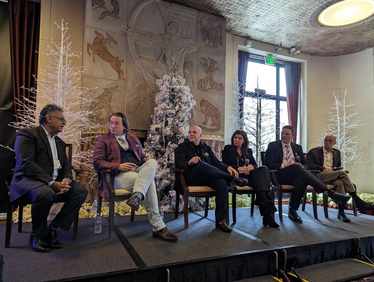 KeisukeNakagawa's tweet photo. Great to hear so many leaders geeking out on design thinking @salesforce @PressGaney @pfizer @sanofi @DrMayaSaid moderated brilliantly by @ritters90! ♥️the candid discussion! What are you doing to increase peace of mind in #healthcare? #JPM #JPM2023 @UCDavisCoLab #FutureAndHealth https://t.co/MXDoBSUEQ2