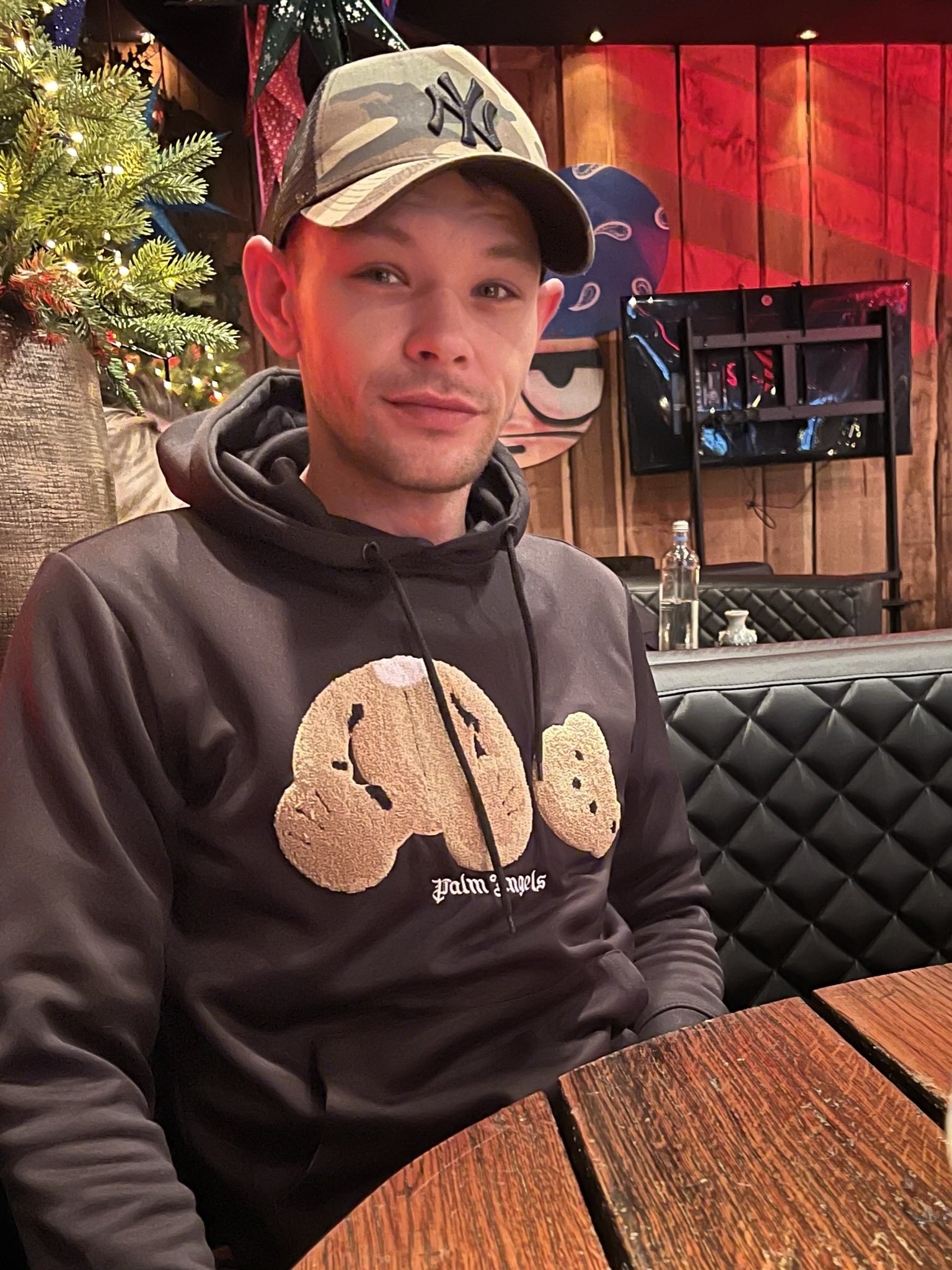 With clothes on… https://t.co/11mWscdVwt https://t.co/1Ohu3nVYn7