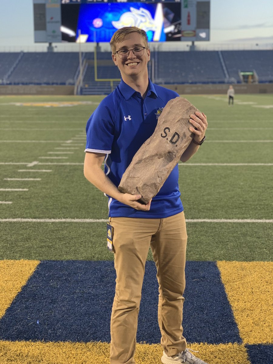 michaelhousema2's tweet photo. Add it to the trophies from NDSU collection https://t.co/ik5bpDkz7N