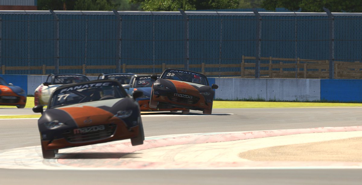MX5_SuperSprint's tweet image. "Incident points don't count, but PLEASE respect track limits" 

Drivers: ok

Also drivers: ....

#iracing #esports