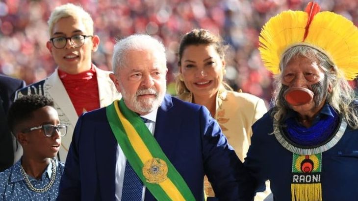 BasesPS1's tweet photo. Repudiamos el intento de golpe de estado en #Brasil perpetrado por la extrema derecha bolsonarista, atacando la voluntad del hermano pueblo brasilero q democráticamente eligió Presidente a @LulaOficial por 3ra vez.

En toda Latinoamérica lucharemos x más y mejor democracia✊🏽🌹 https://t.co/zaTL8e1la9