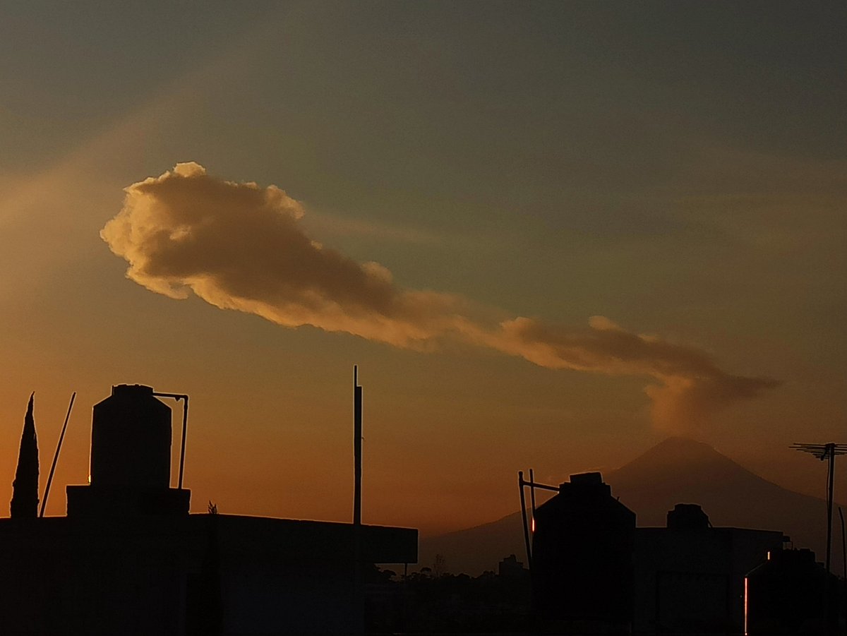 AlMaXx8017's tweet image. Crónica de otra de las cochinadas de nuestro queridisimo #Popocatépetl

#Exhalación a las 17:44HRs (dispersión hacia el sector SE = #Puebla)