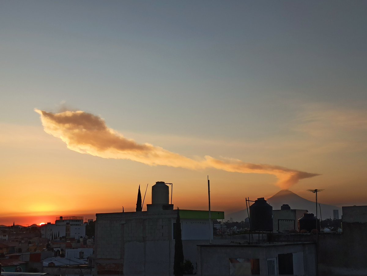 AlMaXx8017's tweet image. Crónica de otra de las cochinadas de nuestro queridisimo #Popocatépetl

#Exhalación a las 17:44HRs (dispersión hacia el sector SE = #Puebla)