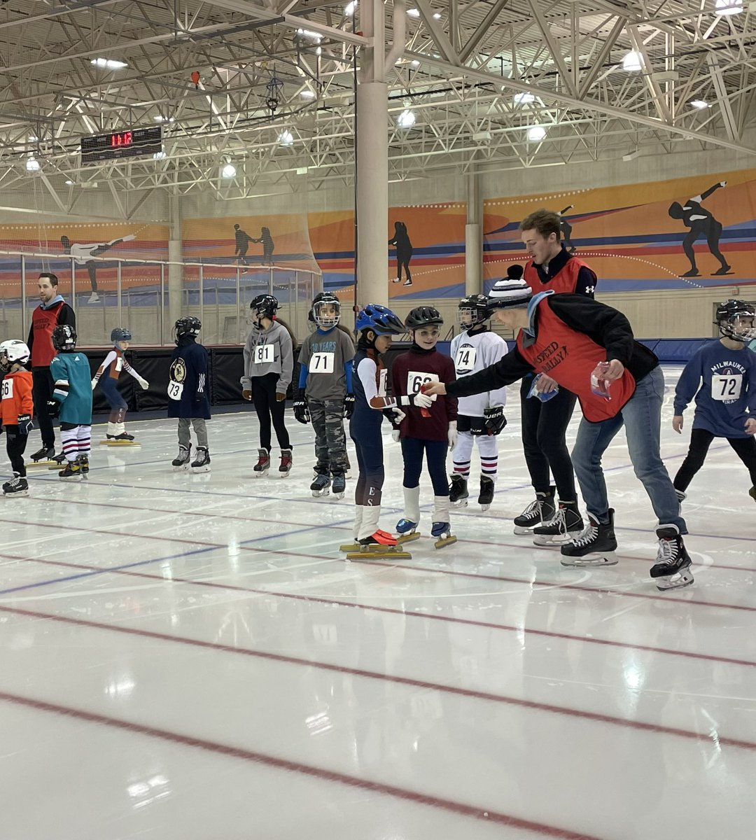 DASH_Skating's tweet photo. Someone from this speed rally might just end up in the Hall of Fame one day!

#SpeedRally #Speedskating #Schaatsen #ICECP #Milwaukee #PositivelyMilwaukee #ThankYou #HallOfFame https://t.co/uO13c5lUIn