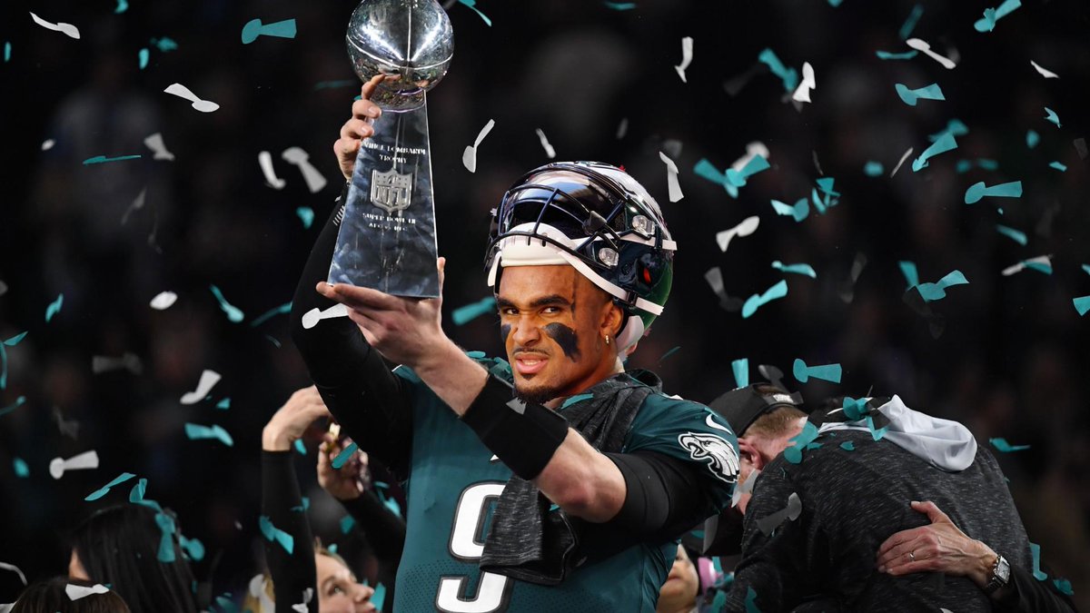 BarryOnHere's tweet image. 1st seed in the NFC

1st Round Bye

2nd Lombardi in 6 years on the way

Haters suck my ass

#FlyEaglesFly