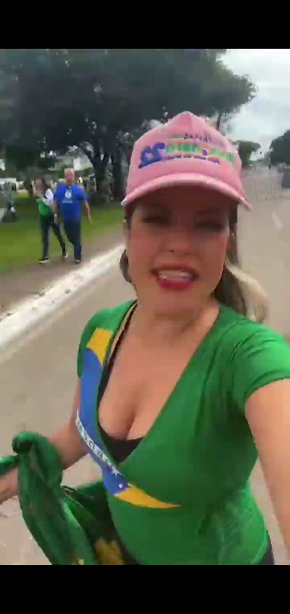 swbrazil1's tweet photo. @felipeneto Niara Rocha. Digital influencer https://t.co/ZmiS9ANPxI