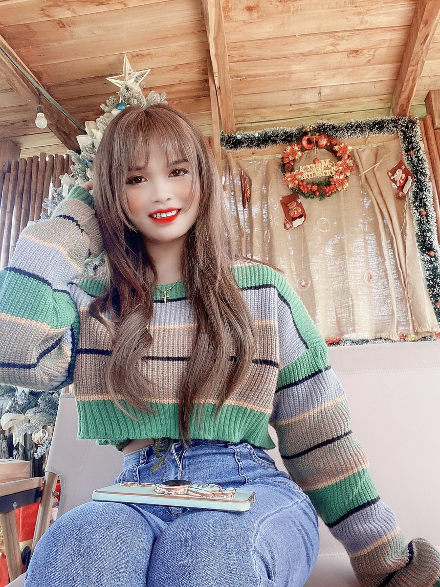 LynganK's tweet photo. Mưa lạnh ước có người ôm ngủ 🥶 https://t.co/mWFuv2hG2y