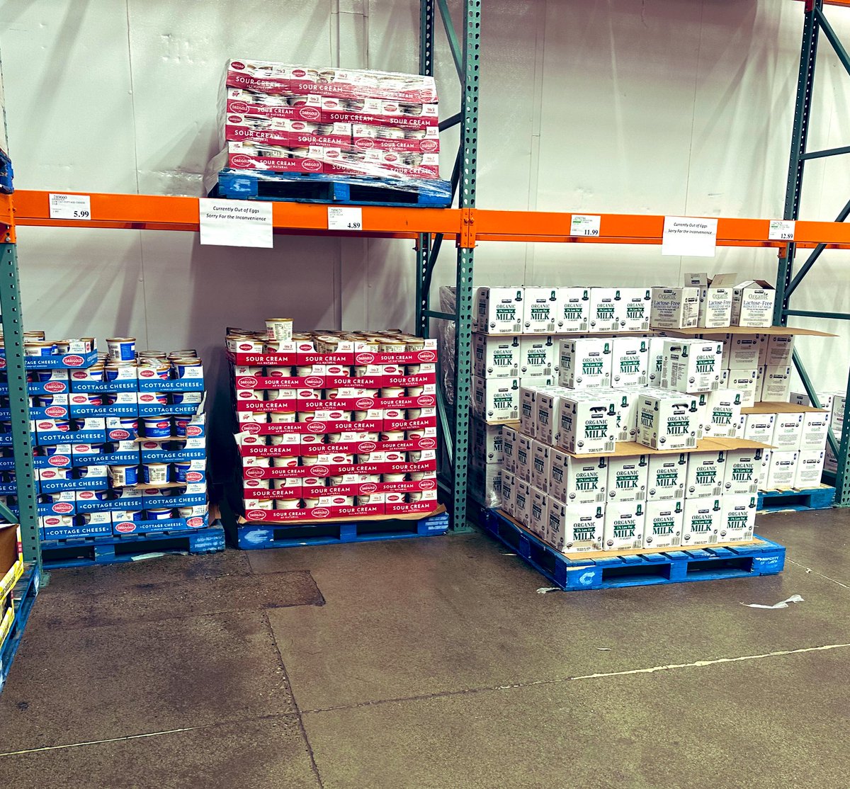 from_40's tweet image. 卵を探す旅失敗に終わる。。#Costco #Safeway