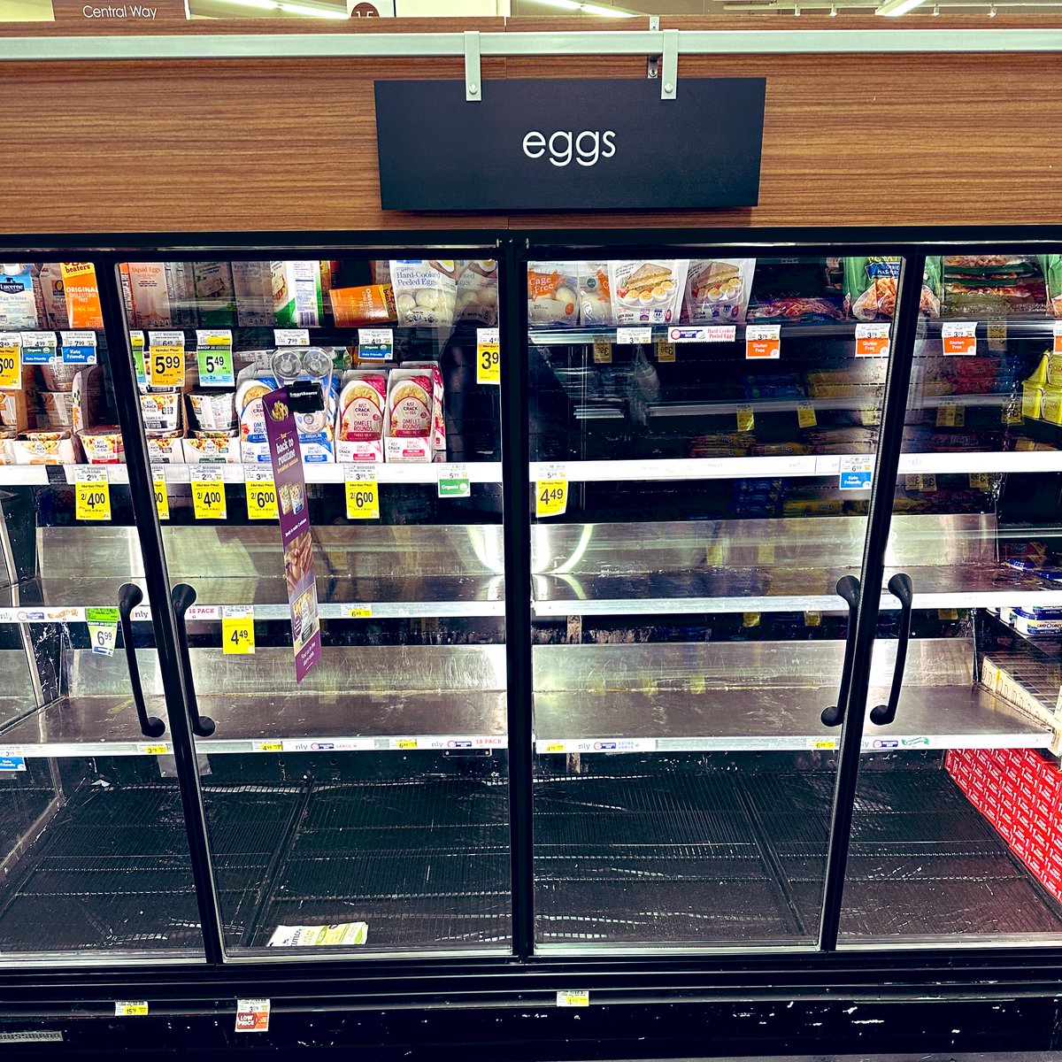 from_40's tweet image. 卵を探す旅失敗に終わる。。#Costco #Safeway