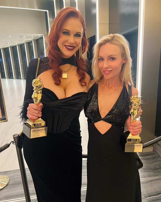 Amazing night at the @avnawards 💫 I won BEST LEADING ACTRESS for &lsquo;Drift&rsquo; &amp; MAINSTREAM VENTURE OF THE<a class="tags" target="_blank" title="On Twitter" href="/?out=eyJ0eXAiOiJKV1QiLCJhbGciOiJIUzUxMiJ9.eyJpYXQiOjE3MTkyOTYyNTQsImlzcyI6InR3cG9ybnN0YXJzLmNvbSIsIm5iZiI6MTcxOTI5NjI1NCwiZXhwIjoxNzUwODMyMjU0LCJyZWRpcmVjdF91cmwiOiJodHRwczovL3R3aXR0ZXIuY29tL2F2bmF3YXJkcyJ9.VaqILn7ATk3cAAaIAqhjlGiP4hzwQyLjRuZUpHI9zy_03oLYIxMEhfduynrowvMrifEG2gnE_-KzcFkwCbxo5w">@avnawards</a><a href="/tag/mistressmaitland"class="tags"><span>#mistressmaitland</span></a>