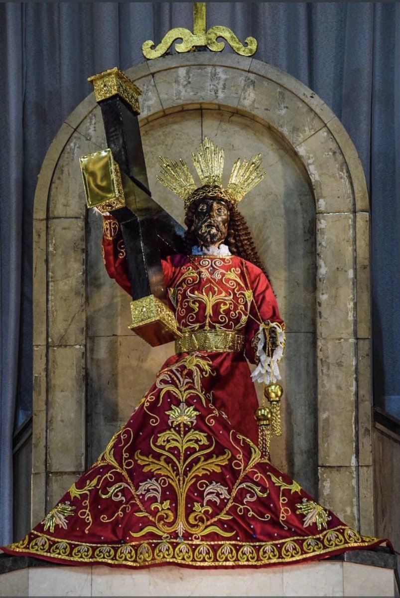 LOOK: The cloth of the Black Nazarene this year, designed by  Allain Angeles, was inspired by Nazareno’s look in the 80s and 90s but with a modern twist. | via <a href="/annacerezo_/">Anna Cerezo</a> #Nazareno2023

📸: Ron Yacat