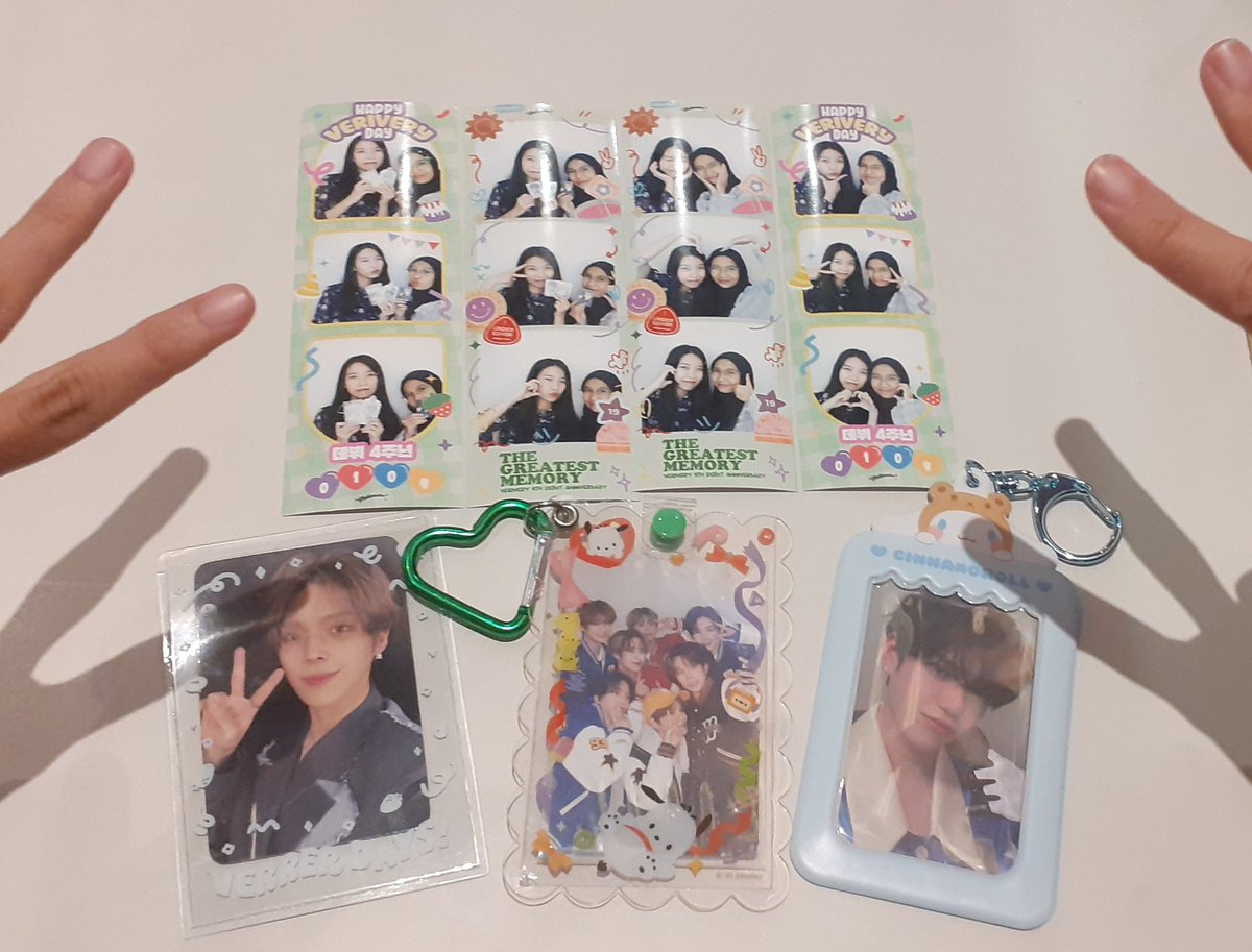 peachyberryna's tweet photo. ikut meramaikan!!! design-nya lucu banget! sekalian meet up dengan ka sendy bersama gyehyeonnya setelah sekian lama xixixi

#VERIVERYGreatestMemory

thanks to @VERRERPROJECT
@photomaticsid 

happy 4th anniversary verivery 💜 https://t.co/hlrVFkfgJE