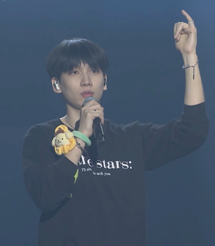 chahakyiff's tweet photo. just popping in to tell everyone to never give up on your visions. on your passions. on your hopes and dreams for the future. because you never know when they might come true https://t.co/xBvMstyzby