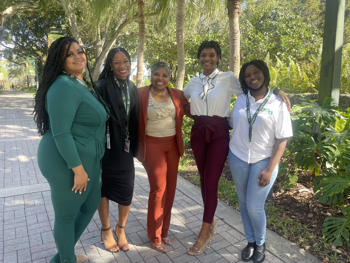 XULA_DOB's tweet photo. Kicking off the 2023 ladies, Jace Watkins, Deirra Williams, Paige Lee, and Chhaya Pennant participated in the @miamiherbert_ug HBCU START UP competition. They were able to learn and experience what it’s like to create a business and how entrepreneurs think. https://t.co/aIQVzP4spd