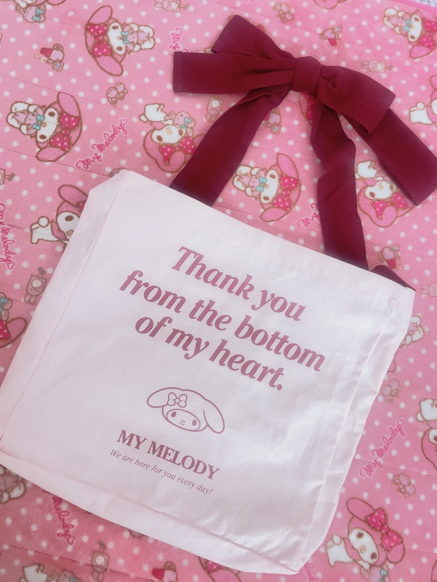 mymelo_mrmr's tweet photo. （@COCODE_official）さんのマイメロディribbonショルダートート届いた🥹薄ピンクとおしゃれなレッドのバイカラー🎀シンプルなのにかわいいめろでぃがいて可愛すぎるしめちゃくちゃ大容量すぎてなんでも入るしうちわも入る🥹ピューロ行く時荷物過多オタク仕様カバンに決めます💗肩掛けリボンなの天才👏 https://t.co/yXdkCsp0TP