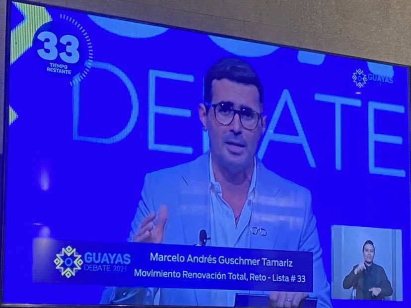 RafaelSanchezec's tweet photo. Un caballero @aguschmer 
Es el único que no fue a pelear. Es el único distinto a los demás. 
#GuschmerPrefecto 
#Todo33 https://t.co/SXy3hjsmxm