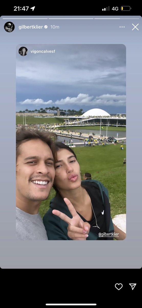 BreakPointBR's tweet photo. Lembra o que eu disse? Então… tá aqui, Gilberto Klier, tenista brasileiro suspenso por DOPING, está lá em Brasília nos atos terroristas.

Ainda tem foto da namorada (com ele) pedindo “Intervenção”. E ele ainda fez questão de postar que estava lá. Á, a hipocrisia. https://t.co/5cXLinAsYY