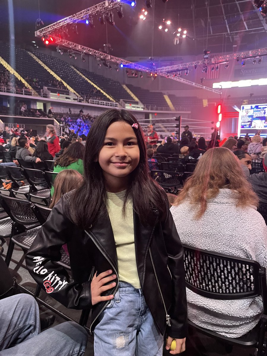 CLOUD2475's tweet photo. Sunday Stunner 👊🏽 #WWEHunstville https://t.co/OJXs39w2AF