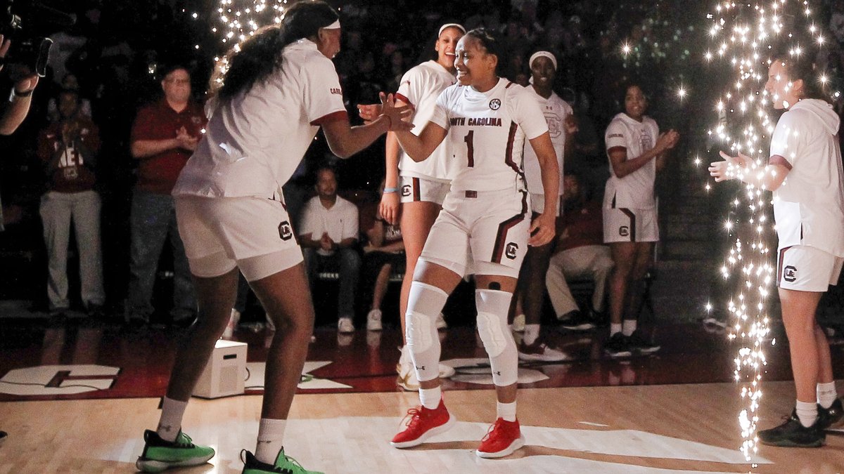 GamecockWBB's tweet photo. Bring the ❤️ FAMS, it's Zia's 𝐁𝐈𝐑𝐓𝐇𝐃𝐀𝐘 🥳 https://t.co/MfCw00a7kd