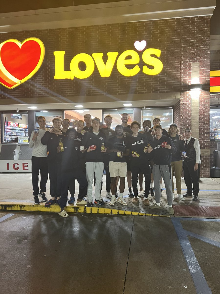 BerryMBB_'s tweet photo. Road sweeps call for a pit stop on the way home! #Together #WeAllRow https://t.co/qo7HOaxQ8h