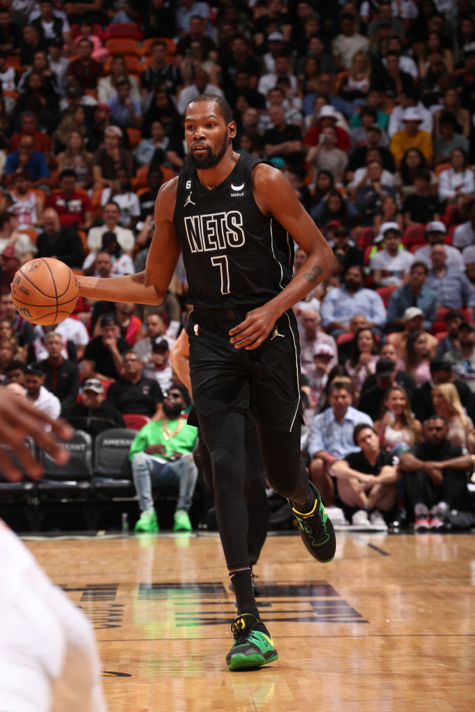 https://pbs.twimg.com/media/Fl_f3q5aYAIq3rH.jpg Kevin Durant suffers knee injury, does not return