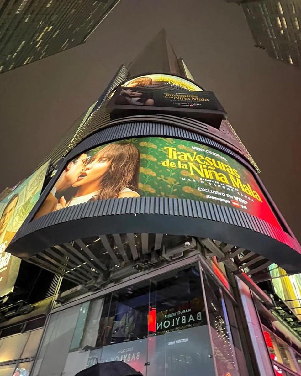 JaviDulzaides's tweet photo. Estamos en Times Square NY 🗽 #TravesurasDeLaNinaMala https://t.co/pbbFhpVTpi