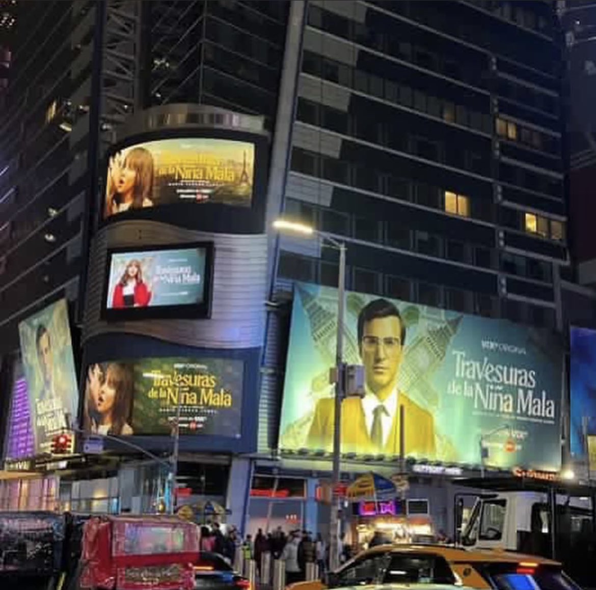 JaviDulzaides's tweet photo. Estamos en Times Square NY 🗽 #TravesurasDeLaNinaMala https://t.co/pbbFhpVTpi
