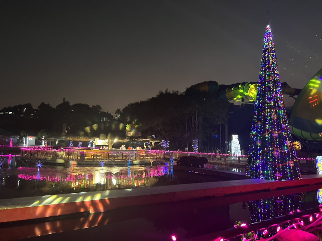 doughnutdaniel1's tweet photo. Six Flags 🇲🇽 https://t.co/SvE7Cj03OA
