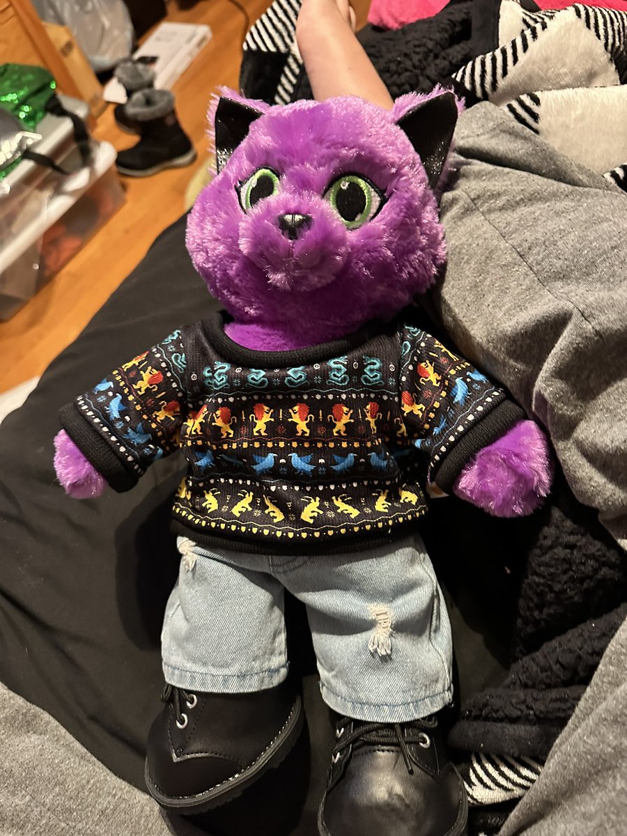 ShockinglyDumbb's tweet photo. //my kitty I made at Build A Bear today! Her names Mochi (I know cliché af) and I love her lmao https://t.co/FVEzihrUHp