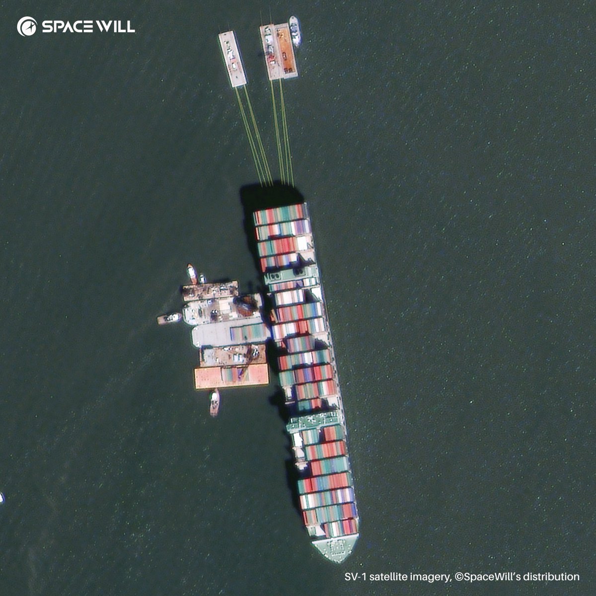 spacewillinfo's tweet photo. SpaceWill's #2022Lookback on 12 Global Events:
4. #EverForwardContainerShip 🚢Aground in Chesapeake Bay, MD
This 1095-foot-long ship lodged for 35 days. The 🛰️ image showed the Ship and tugboats working to lighten the load and refloat the aground ship. #SVsatellites #EO #RS https://t.co/YK3eHtZEhU