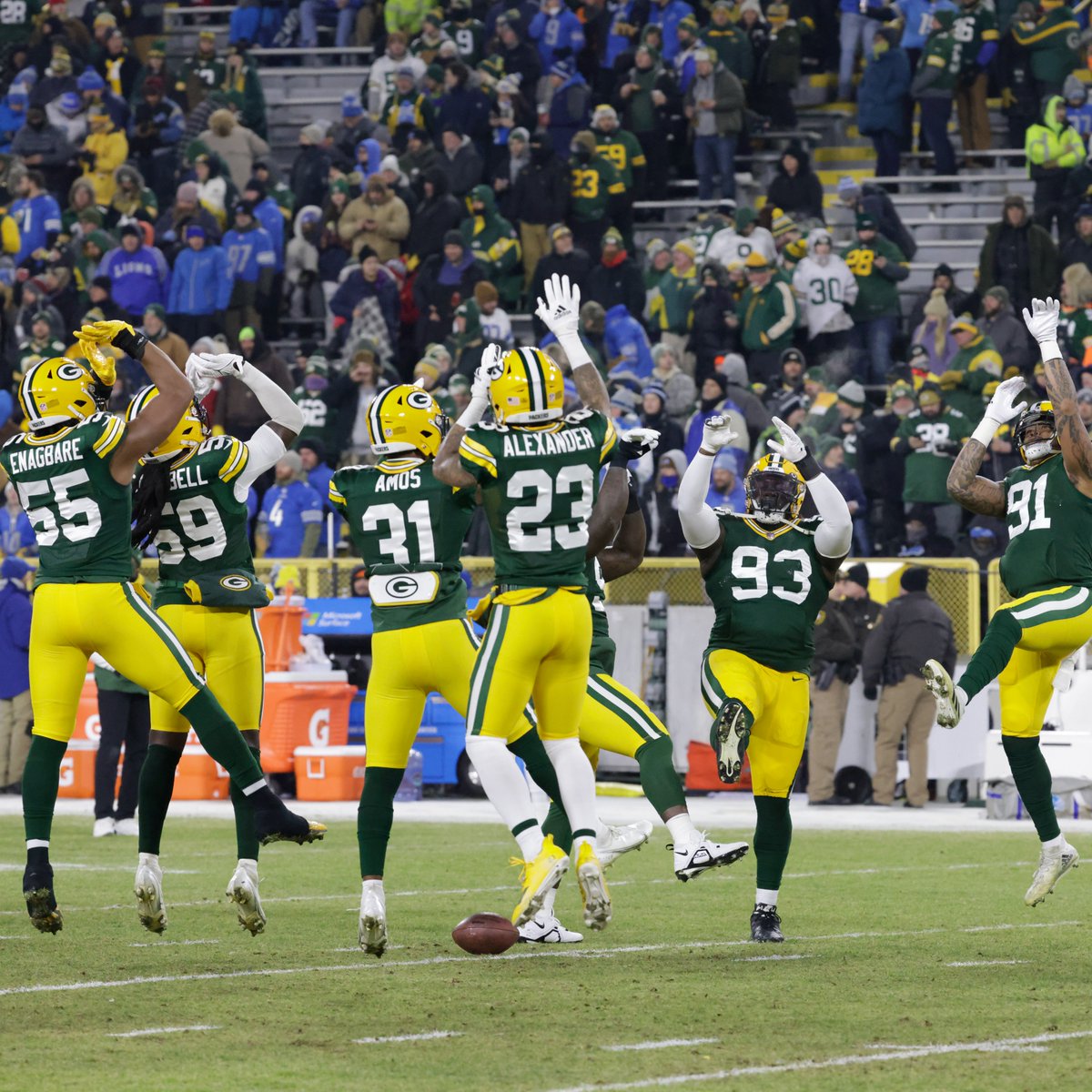 FanDuelSport's tweet photo. Time to ball out.

📺: #DETvsGB on NBC
📱: Stream on NFL+ https://t.co/VePzTOXBEc https://t.co/POub8spMMo