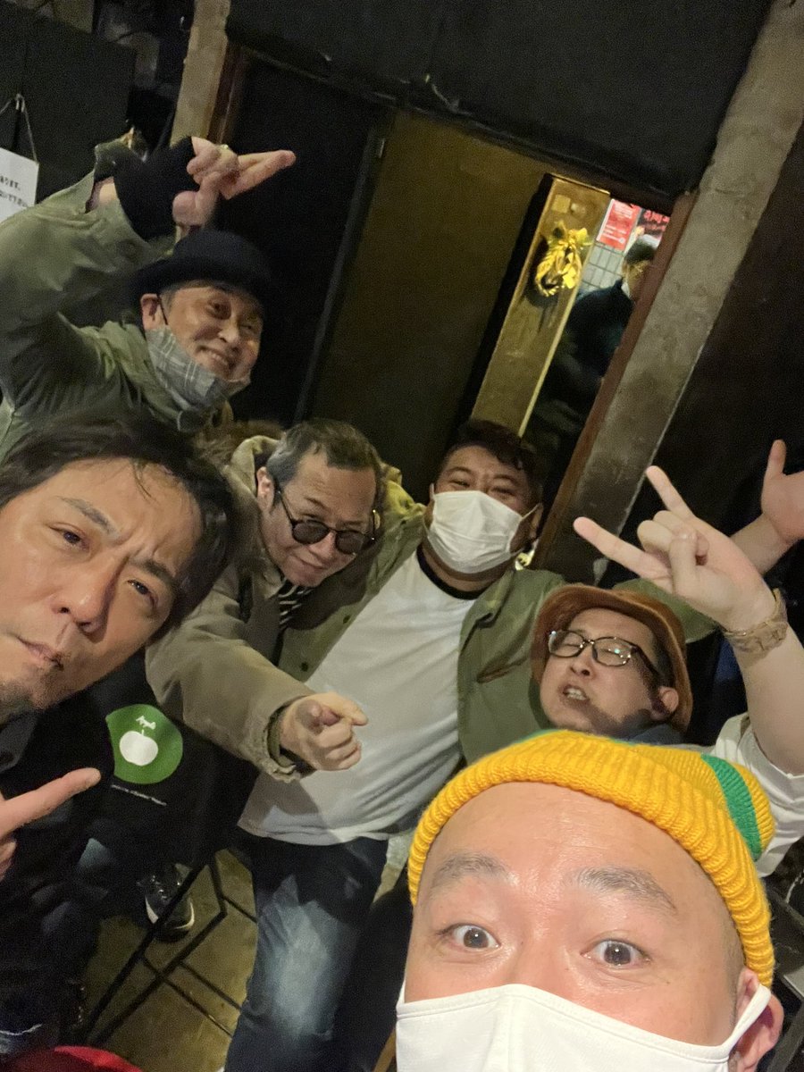 APES_official_'s tweet photo. はぁ〜夢のような時間でしたね〜☺️今年も始まりましたライブ🎸昨夜は最高な仲間とランチキ騒ぎ🤪本当にライブって良いもんですね〜🤩今年も皆様どーぞ宜しくです!😊しかし今年一発目のドラム談義は凄かったなぁー🤣
byAPES tama💫
#APES #apes #FUKUBAKE #THEDRAGONFLY
#THERMOSTAD
#Aichixxx https://t.co/UzbYzRJT7q