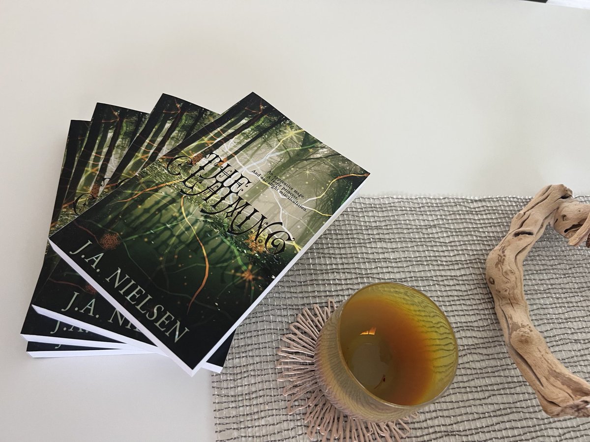 They’re here! 💜🥹💜
#theClaiming #FracturedKingdoms ⁦<a href="/VictressLit/">Victress Literary</a>⁩ ⁦@WildRosePress⁩ ⁦<a href="/2023Debuts/">2023Debuts</a>⁩ #2023debuts