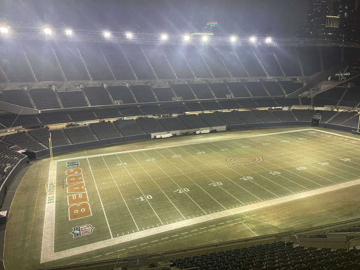 CourtneyRCronin's tweet photo. My first season covering the Bears is in the books. I appreciate everyone who followed along with my coverage. Looking forward to an intriguing, exciting and eventful offseason in Chicago. https://t.co/t2L5LPPy92