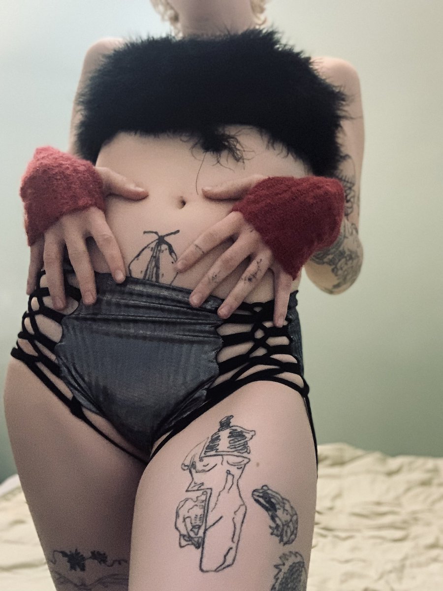 jacquelyn_jude's tweet photo. Preview of my set from last night, featuring more of my friends handmade clothing. Check out more for free on my OF at the link below.

https://t.co/jflwQcNVTm
#sellingcontent #onlyfans #onlyfansfree #onlyfansqueer #transmasc #nonbinary #onlyfansmodel https://t.co/Z76QjDTBjc