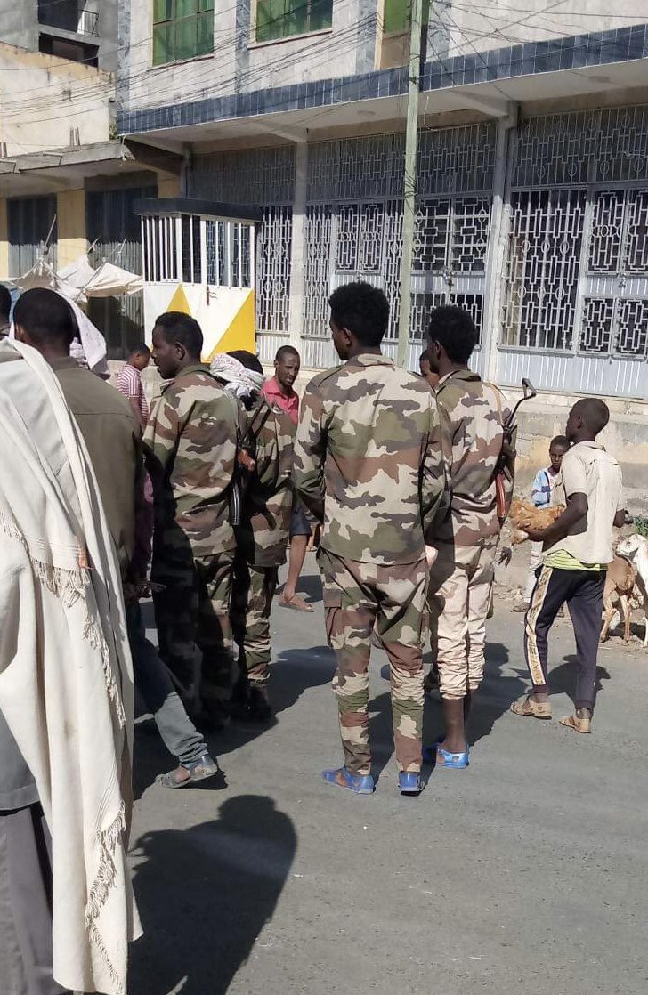 ebdebela's tweet photo. Eritrean monstrous soldiers, which are in control of Ethiopia's security &amp; political affairs,turned to bandit and burglary, after 4 years of pervasive barbaric acts on Ethiopian civilians. Stiller continued it’s heinous barbarism and looting after the cessation of hostilities. https://t.co/xz6emyqKhe