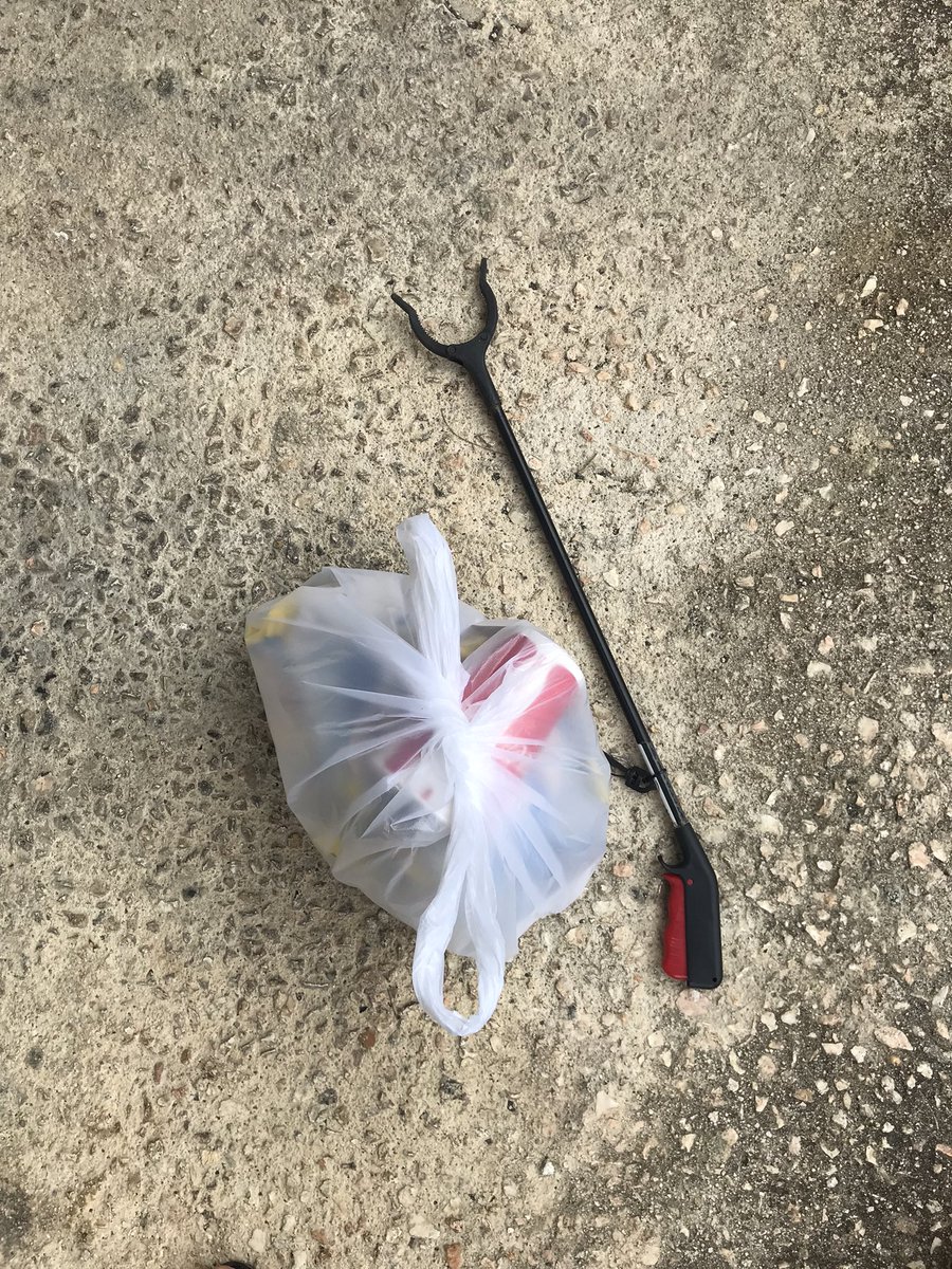 meidive1968's tweet photo. 【Day 171】Challenge to post every day😑
Strong winds + Rain = No umbrellas, as a result I'm wet &amp; cold🥶
I picked up the trash when the rain stopped.
I'm sad that the evidence photos are just trash, so I took a video of the birds chirping.

#islandkeeperscnmi #毎日ゴミ拾い https://t.co/GSEEoS0M5X